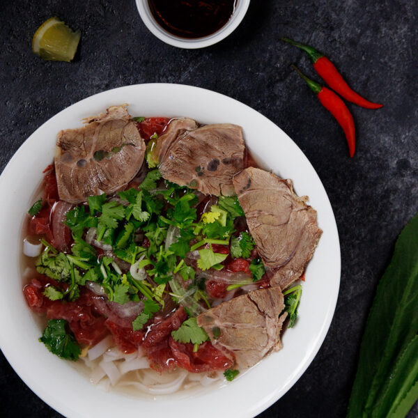 Soupe Pho au boeuf cuit et saignant